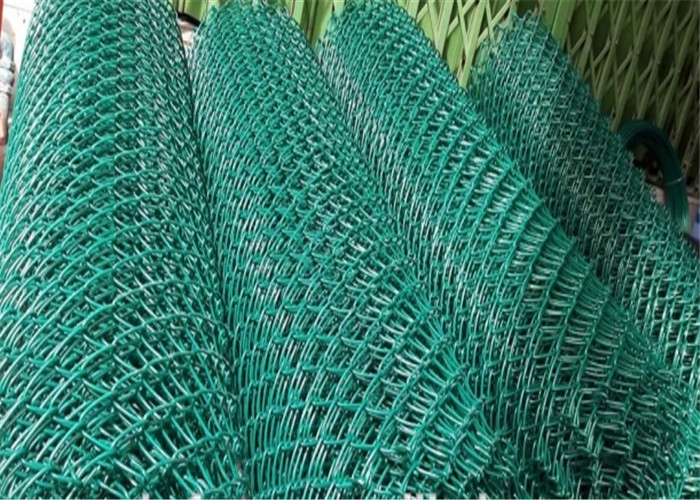 Зеленое покрытое звено цепи Pvc ограждая сетку диаманта отверстия 60x60mm