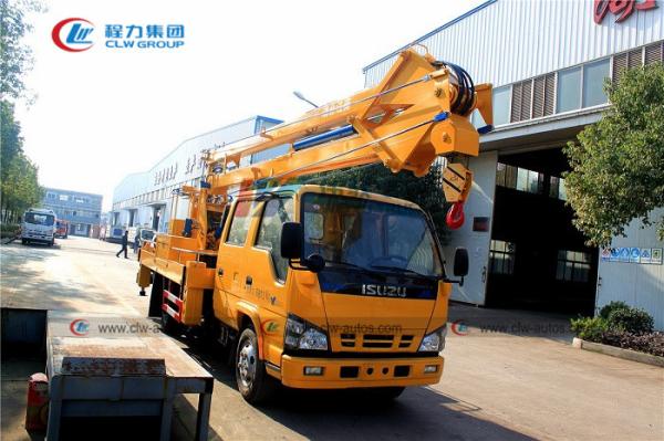 ISUZU 4X2の高度操作のための油圧折り畳み式の指の関節ブームのトラック