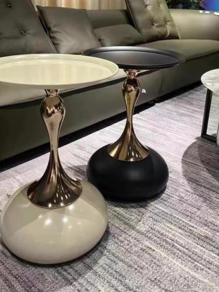 Golden Stainless Steel Hotel Furniture Table With Lovely Round Base Rock Plate