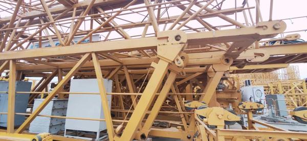 50 T de charge maximale utilisée grue de tour en parfait état de fonctionnement pour les grands chantiers de construction