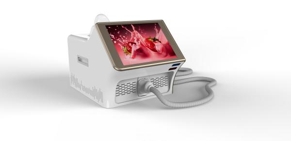 Professional lady use 15 inch 1800w 808nm bikini hair removal machine with CE FDA approved