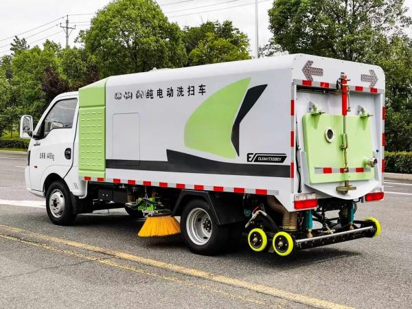 Pure Electric Dongfeng Small Multi-functional Road Sweeper with Low Cleaning Cost and Good Cleaning Effect