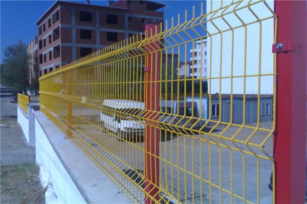 Galvanised Steel 3D Welded Wire Fence 75x150mm Gi Wire Mesh Fence