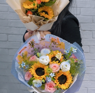 Saison des diplômes, examen d'entrée au lycée, papier d'emballage de fleurs