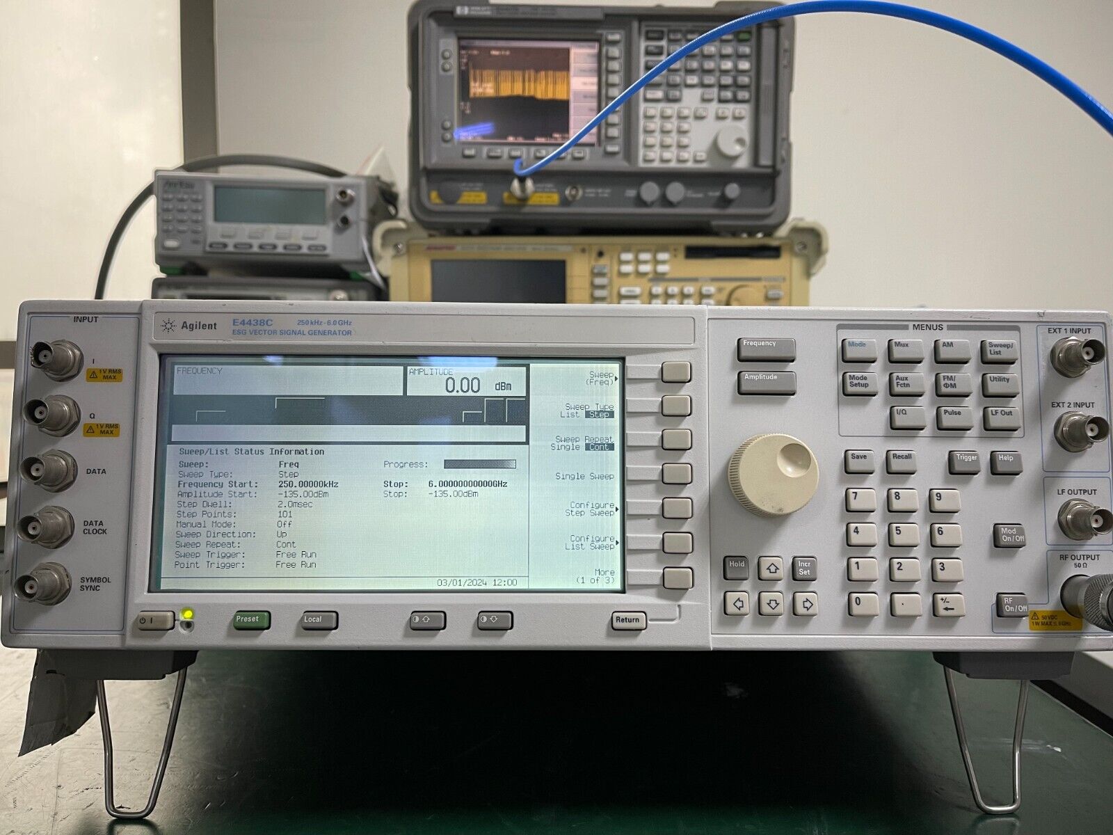 Keysight/Agilent E4438C портативный генератор сигналов ESG RF