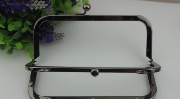 Exquisite Fashion Hardware Light Gold 170 MM Iron Metal Frame With Plastic Box