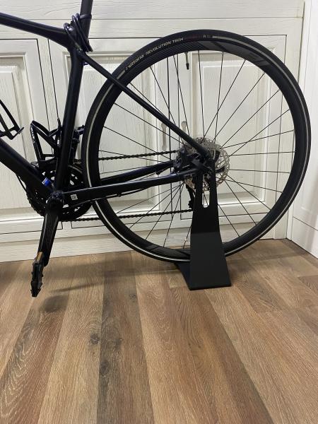 Metal Ferro Bike Hub Mount Parking Rack Stand para Processos de Soldadura de Armazenamento de Garagem Interior