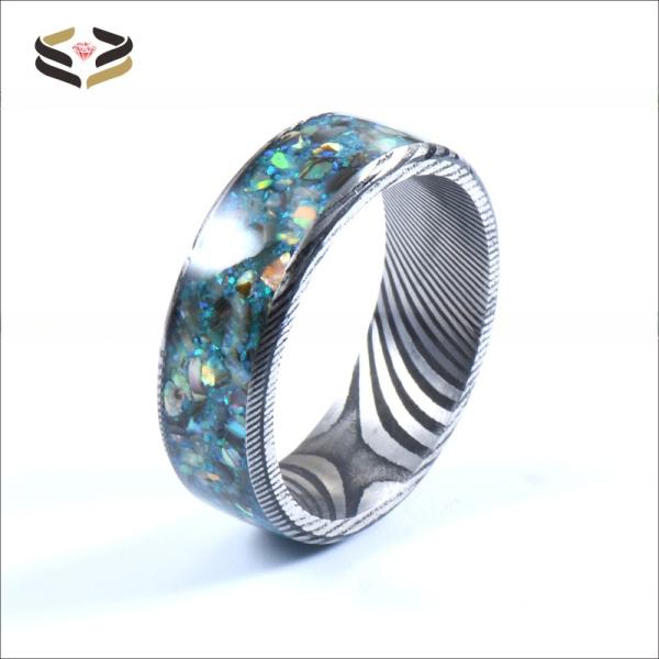 Anillo de boda para hombre de acero Damasco de 8 mm con incrustaciones de ópalo y concha coloridos
