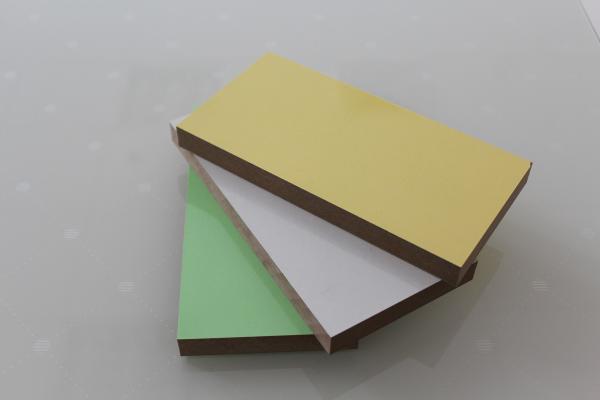Environmental Friendly Laminated MDF Board White With Sanding Surface 680-720kg/m3
