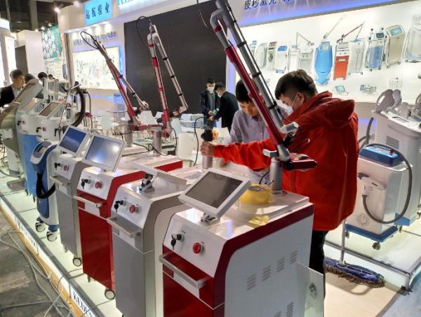 CE FDA approved Long pulse Q switched Nd yag laser  pigment removal machine for  body tattoo, eye line and brow tattoo