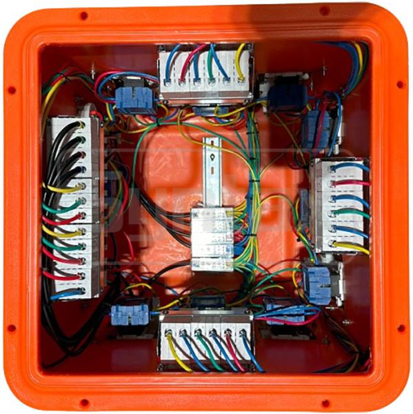 Syntax MK2N Three Phase 5P 32A Portable Distribution Box PE Material Fitted With 16A Switched Mechanical Interlocks