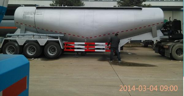30 Tons To 80 Tons Reliability Bulk Cement Tank Semi Trailer With Q345 Carbon Steel