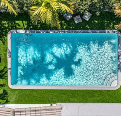 Confortável resistente aos raios UV Grama de jardim artificial 12-20 pontos Dtex 7000-15000D Saco de tecido PP