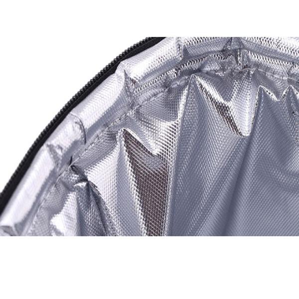 На открытом воздухе большим охладитель изолированный легковесом кладет водоустойчивую материальную нестандартную конструкцию в мешки