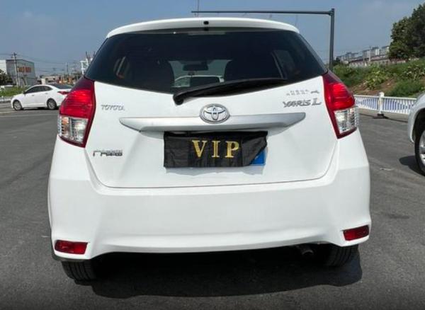 Voiture d'occasion Toyota Yaris 2011 à 2024 de seconde main 1.5L 4AT 4 roues Sedan voiture bon marché Toyota Sedan d'occasion
