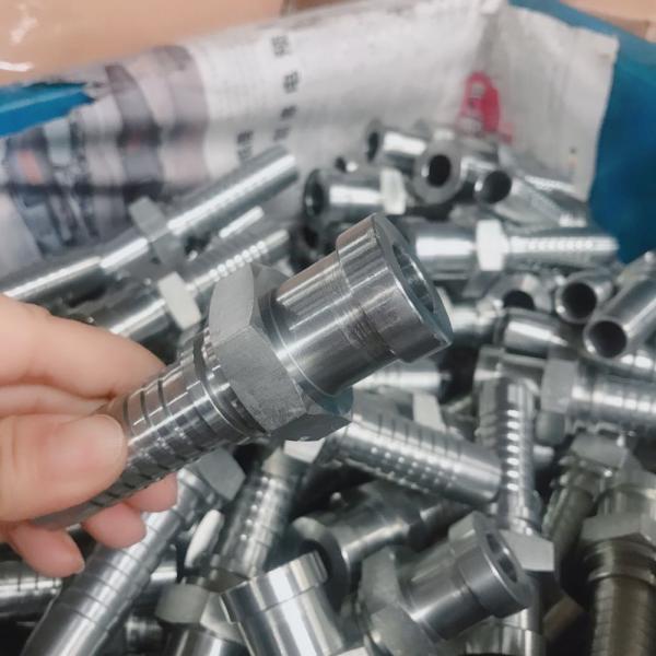 Место конической расточки штуцеры шланга Сокетлесс 74 градусов