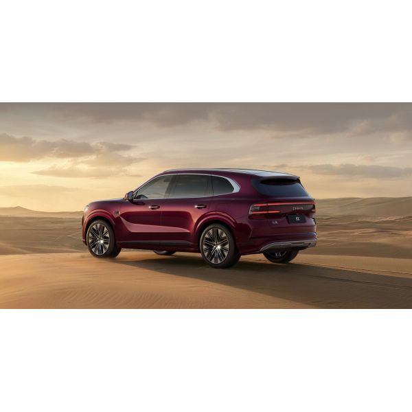ZEEKR 8X PHEV SUV with 1,030 kW tri-motor, 900V high-voltage architecture, and 2.96 seconds 0-100km/h acceleration