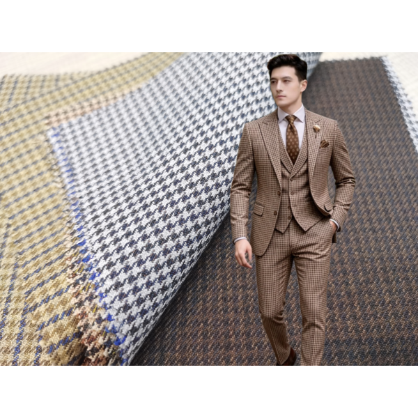 300 GSM Lightweight Wool Blend Suiting Fabric with 10% Wool, 70% Polyester, and 20% Rayon