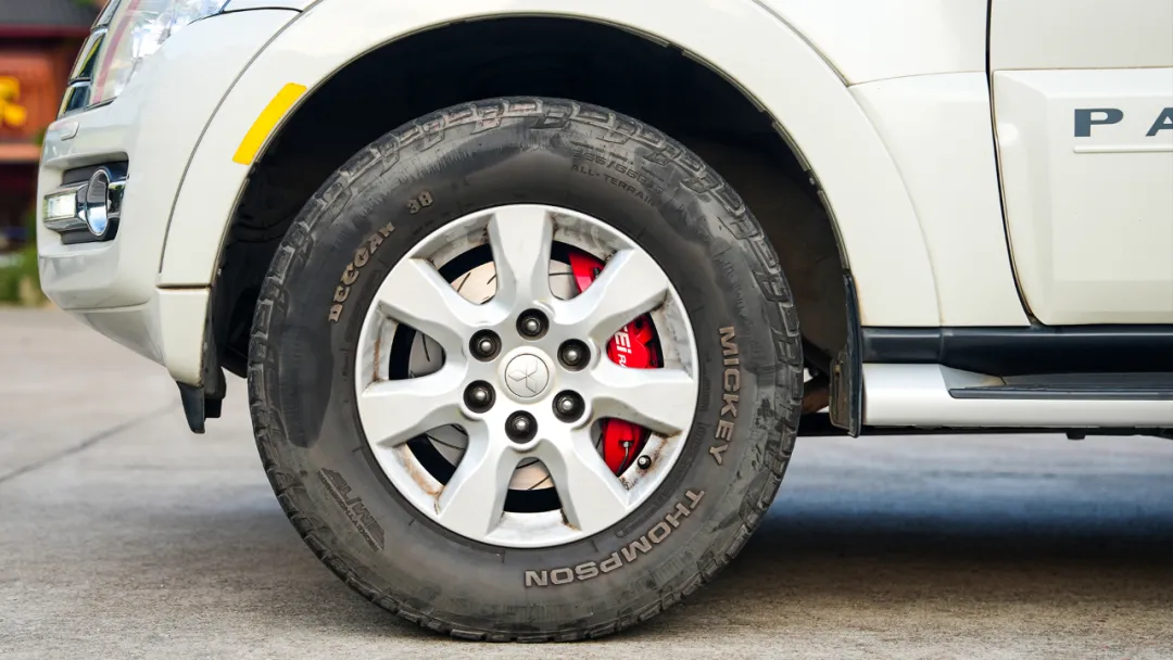 Front Big Brake Kit 6 Piston Caliper with 332x32mm rotor BBK auto brake system For MITSUBISHI PAJERO 17 inch car rim