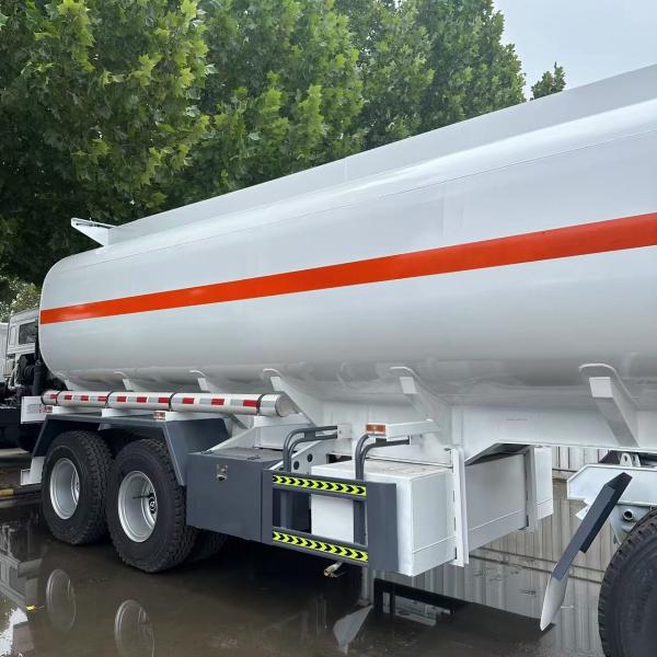 New 3-Axle 12r20 Tire Model 12 Tires 40,000 Liters 45,000 Liters Fuel Tank Semi Trailer (Color Customer Optional)