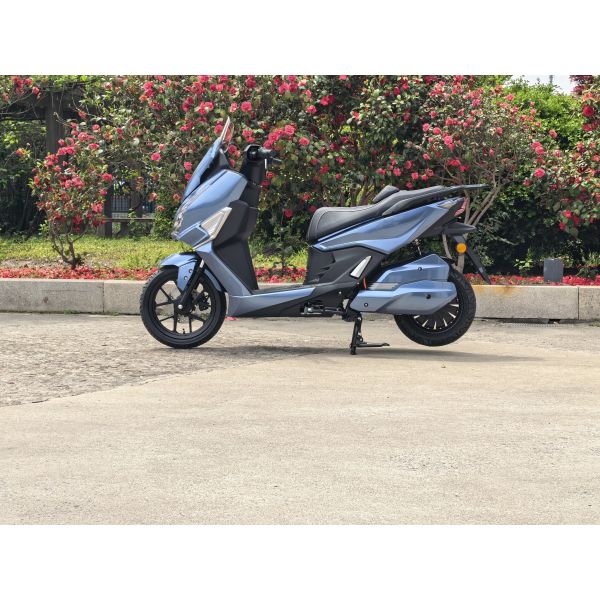 High-speed electric motorcycle, urban electric motorcycle, with a top speed of 80 km/h. Electric motorcycle.