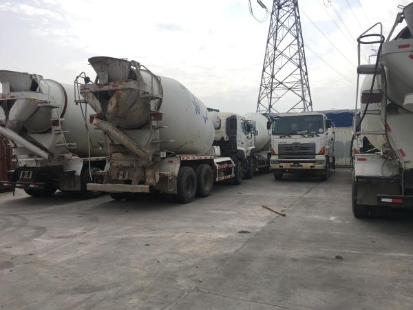 Energy Saving Hino 700 Used Concrete Mixer Trucks No Oil Leak With New Battery