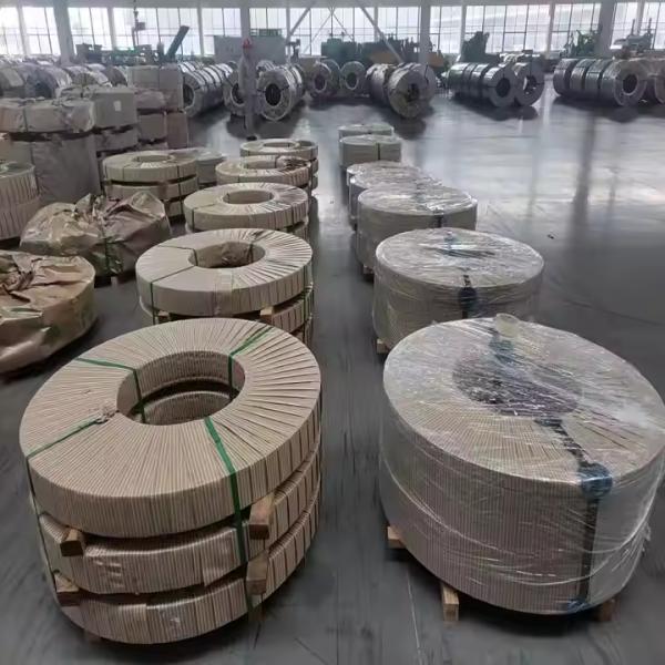 Facteur de lamination élevé et méthode de traitement par laminage à froid pour bobine d'acier électrique