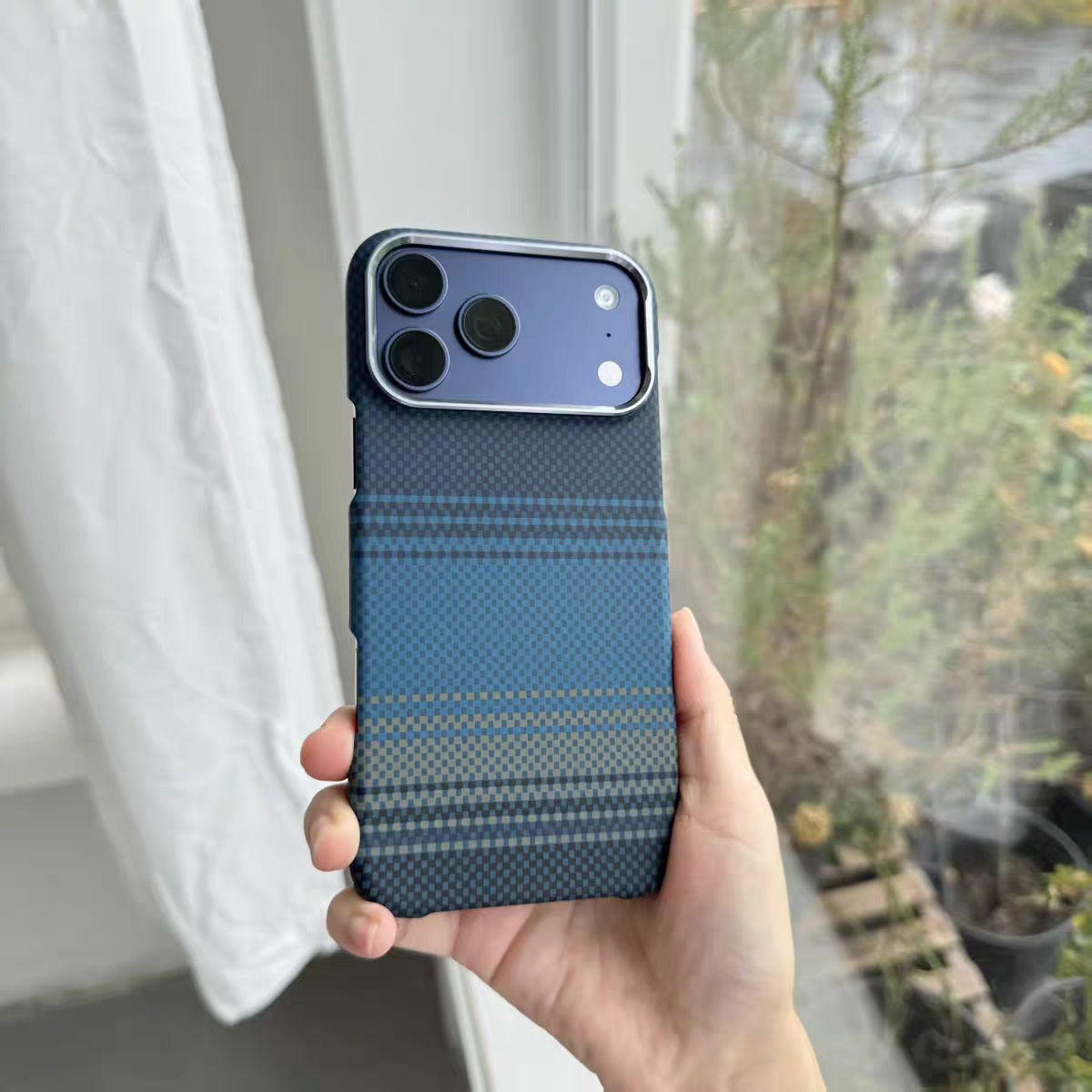 Laudtec Real Carbon Fiber Phone Cases for iPhone 18 Pro Max Fold Slim Shockproof Back Cover Magnetic Charging Wholesale OEM