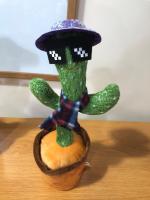 Enfants dansant les jouets parlants de cactus parlant le disque électronique de chant de peluche