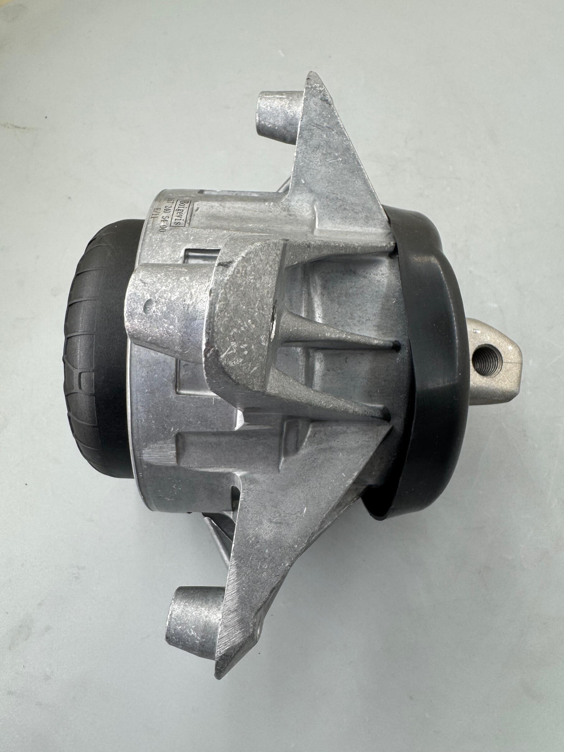 BOIGEVIS High Quality Engine Mounts 1672405400 for Benz