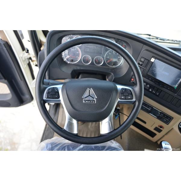 Camion lourd HOWO 350 chevaux Poids total 31 tonnes Volume 17,3 mètres cubes Sinotruk 12 boîte de vitesses 8X4 Camion d'approvisionnement en liquide