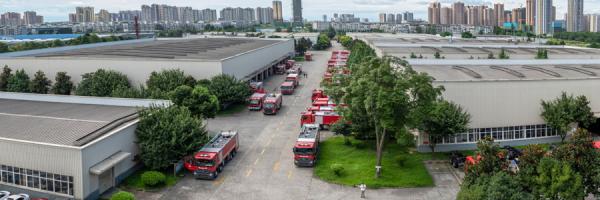 Os CAFS ateiam fogo - a extinguir a motocicleta ATV com tanque e bomba de água