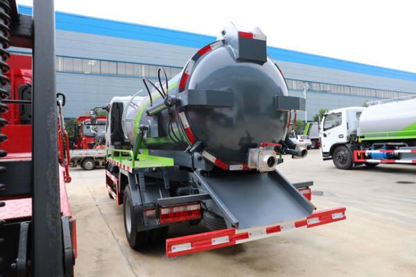 Le plus bon marché Mini 4*2 4000 litres aspirateur camion aspirateur d' égouts avec pompe