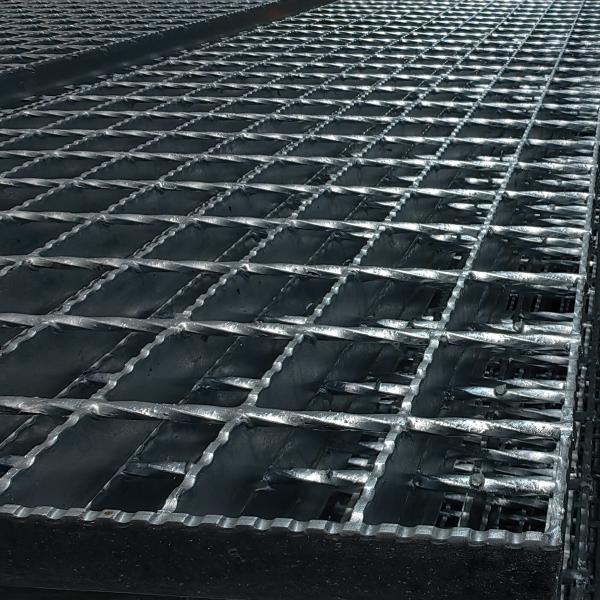 32*5 Commoned Serrated Tooth Steel Grating With Customizable Bearing Bar Spacing