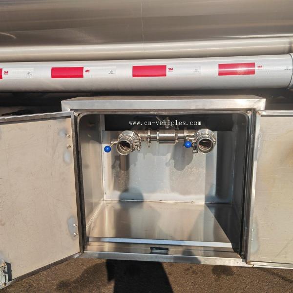 Camion-citerne en acier inoxydable HOWO pour le transport de lait, d'eau potable et de jus