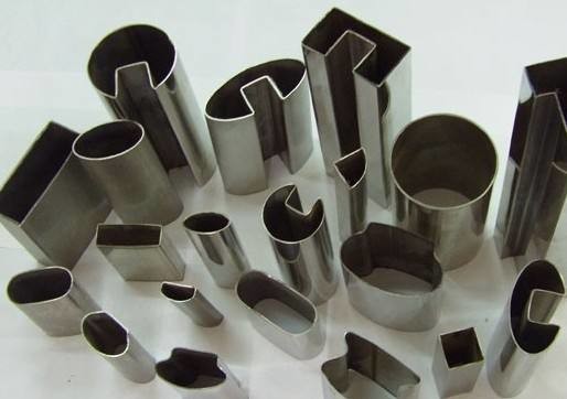 Hot Rolled Shaped Pipe Black Welded Hollow Section Zinc Layer 28mm Mild Steel Tube