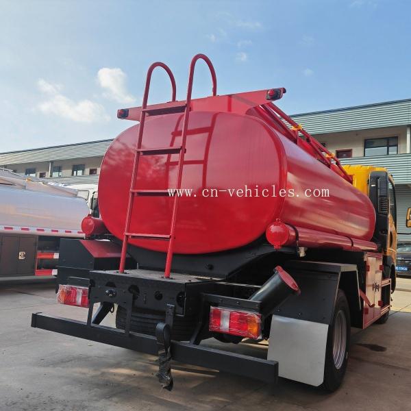 HOWO RHD Small Vacuum Fecal Truck 5000 Liter Sewage Suction Tanker Truck