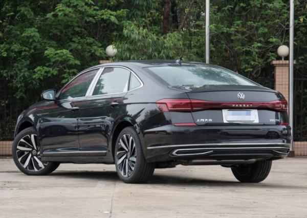 Sedan médio do assento da porta 5 do carro 280TSI 4 de Volkswagen Passat 2023