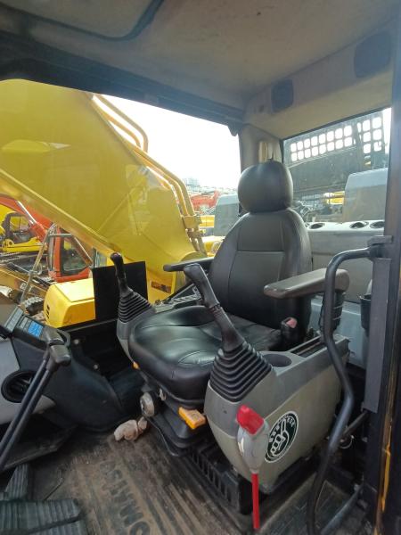 Komatsu ExcavatorPC 400-8 Track Walk with 3100h Usage in Excellent Condition