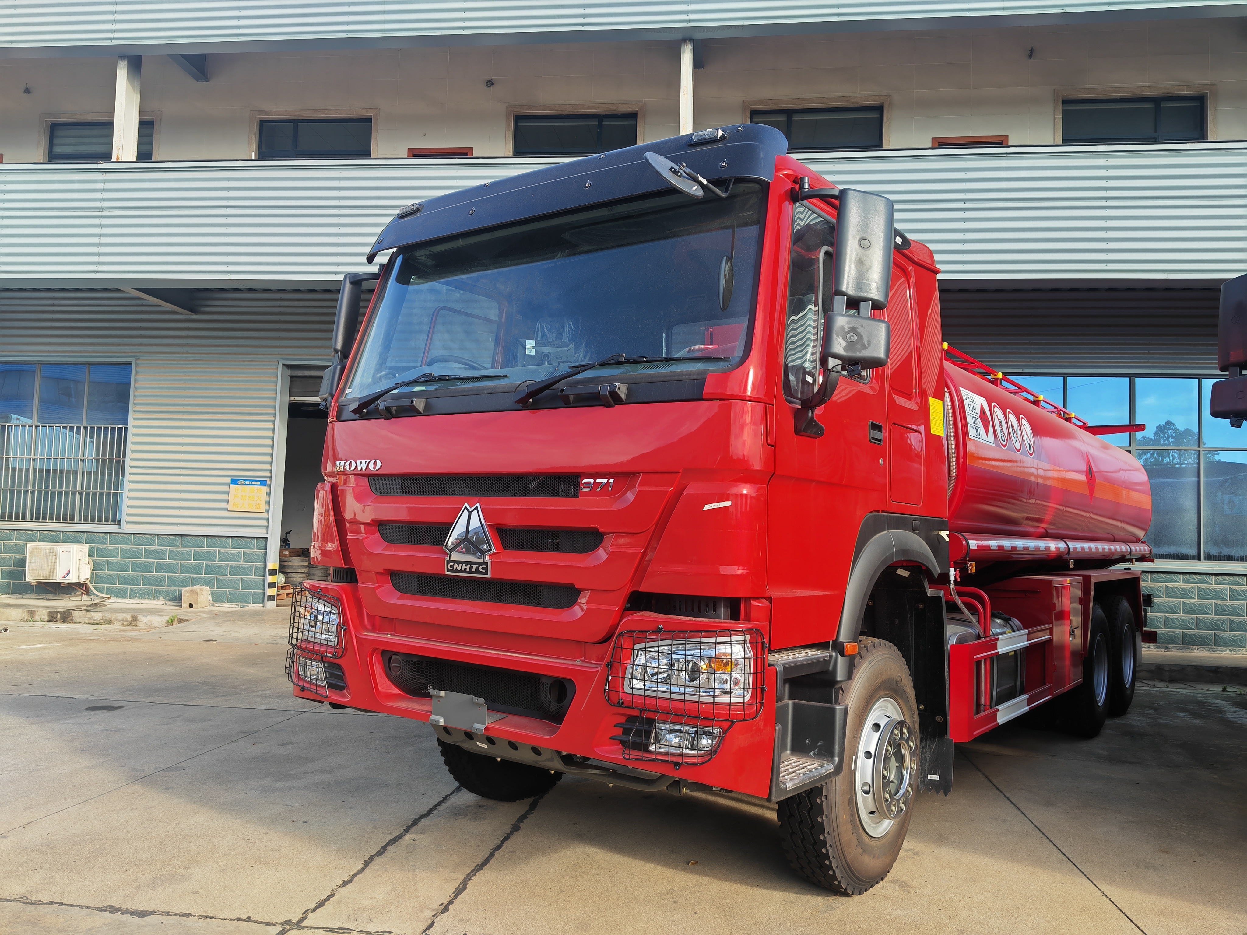 HOWO 371 HP 6×4 18,000L Fuel Tanker Truck with Fuel Dispenser