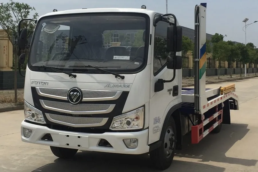 Foton 4X2 Flatbed Towing Truck , 4ton Underlift Tow Truck Logo Customized