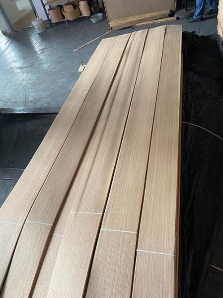 Veneer de madeira de carvalho branco de luxo, 0,45 mm de espessura, trimestralmente cortado/de grãos retos, para móveis/piso/porta/cabinete/caixote