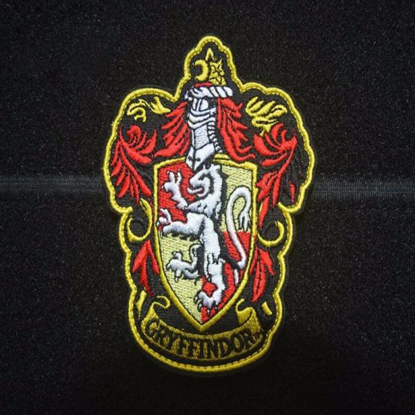 Plastic Backing Embroidered Sew On Badges Customized Logo Garment / Caps Usage