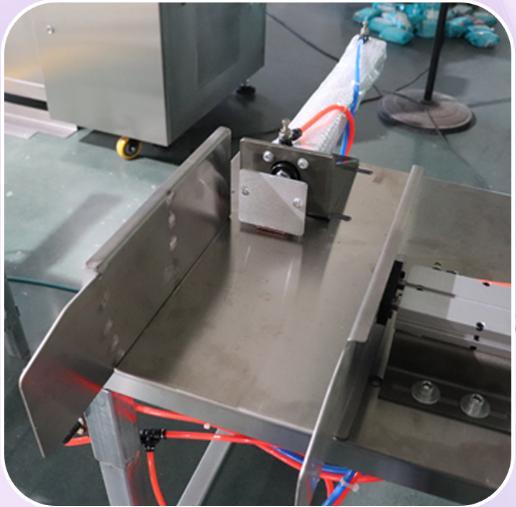 Low Budget Paper Napkin Medium Family Pack Semi-automatic Bagging Sealing Machine