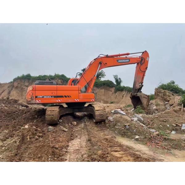 From China's second-hand Doosan excavator DX300LC 30 ton large mining excavator