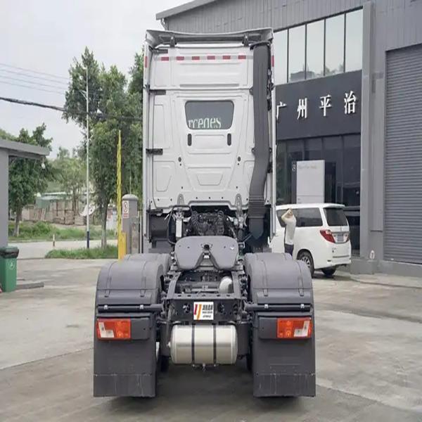 Malaysia Used Tractor Truck Tractor Head Truck with Air Suspension Driver's Seat