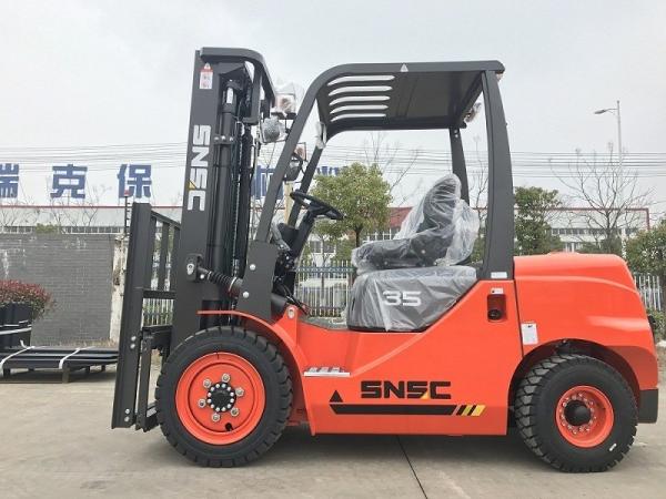 Radiador de cobre Velocador de motores Isuzu Velocador diesel de 3,5 t para combustão ordinária
