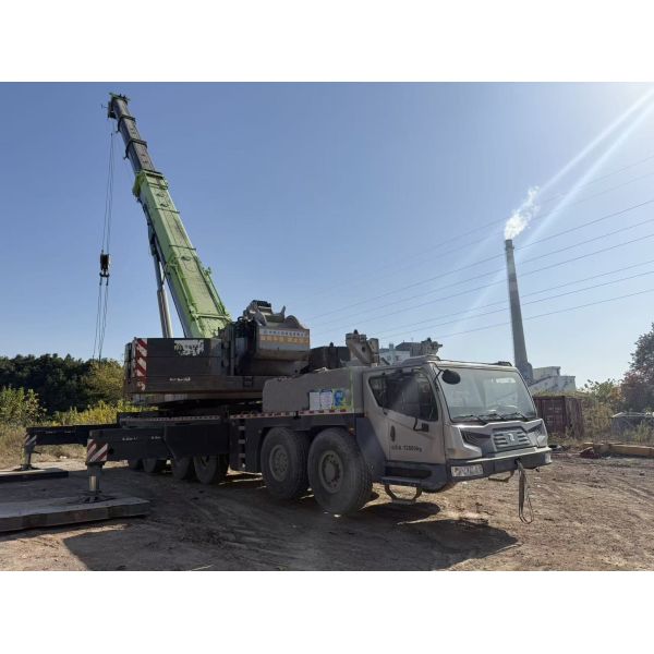 2020 Zoomlion Used Crane ZTC4000V653 Main Boom: 81m Jib: 42m Counterweight: 100 Tons Operating Hours: 3141h Excellent Working Condition.