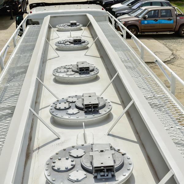 SINO Truck HOWO 25000L 12 Wheel Carbon Steel Fuel Oil Tanker Truck Tank Transport