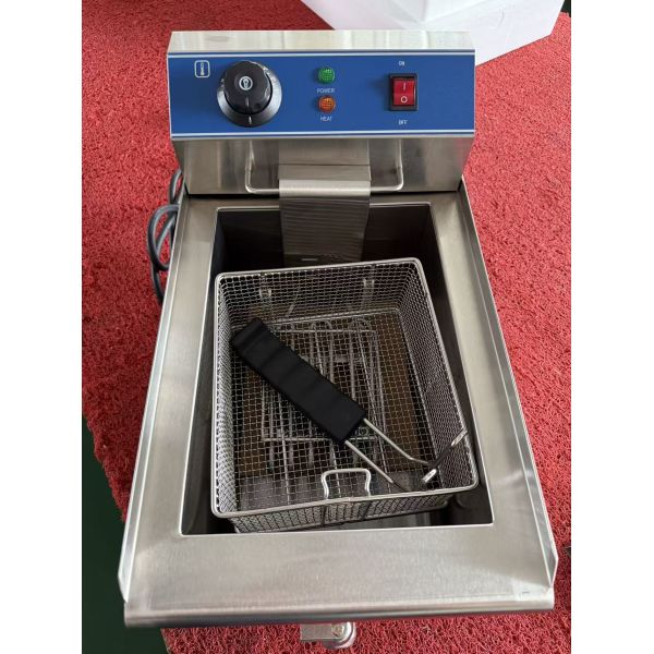 Electric deep fryer with stainless steel body and large capacity designed for commercial kitchens requiring frying solutions